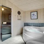 Three-bedroom In Vaggerlose *