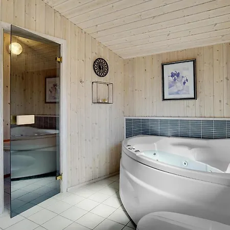 Three-bedroom In Vaggerlose *