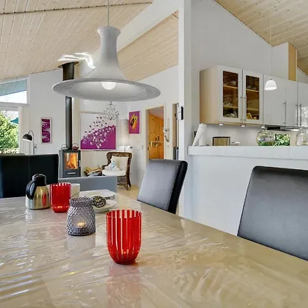 Three-bedroom In Vaggerlose * Bøtø By
