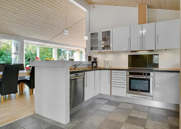 Three-bedroom In Vaggerlose * Bøtø By